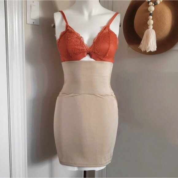 Marilyn Monroe Full Tummy Tuck Support Skirt In Nude- Size M - Picture 4 of 5